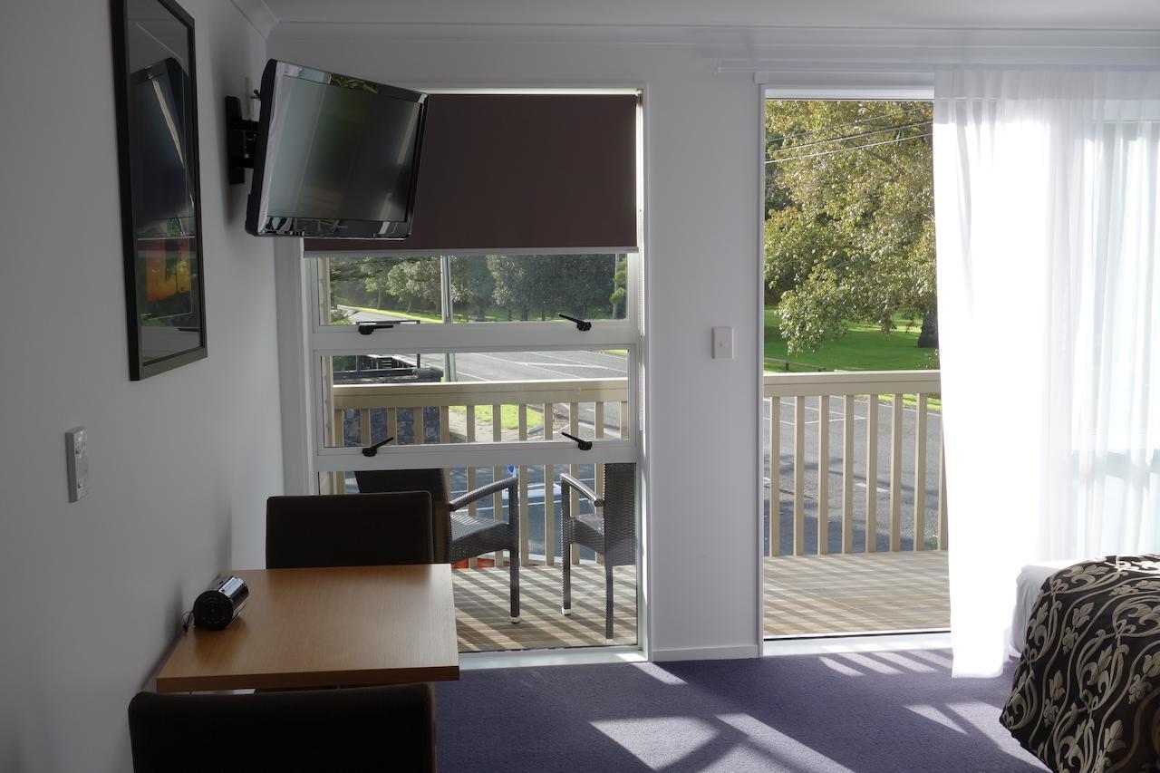 Parakai Springs Lodge Habitación foto